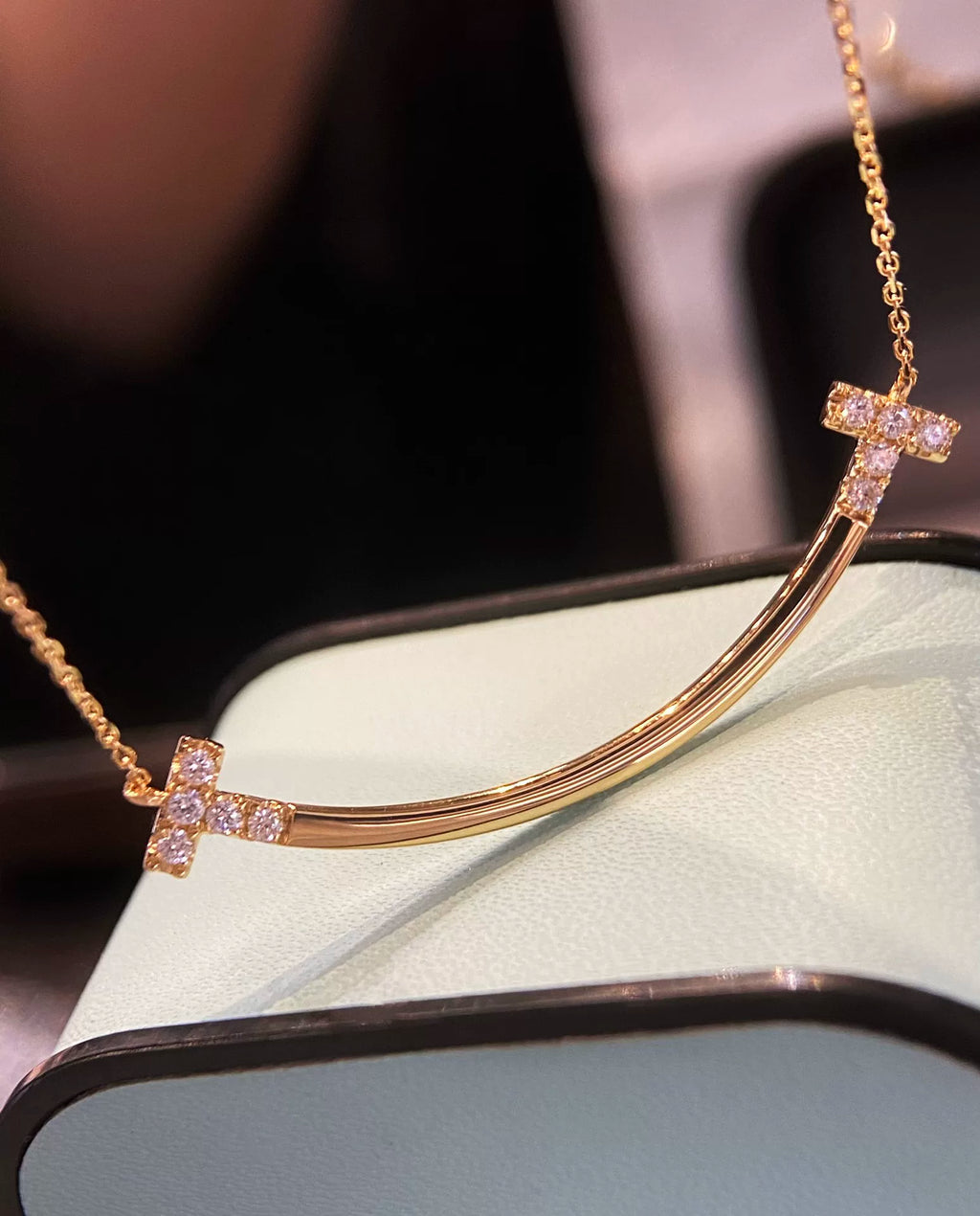 Sourire Naturel 18K natural diamond smile necklace