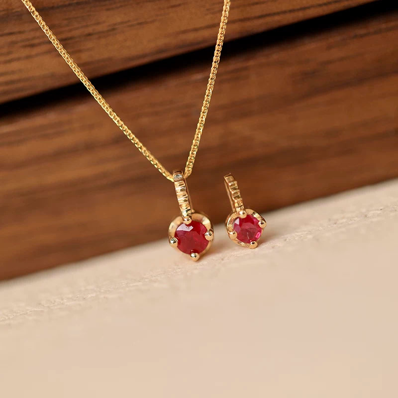 Rubis Pigeon Pendant